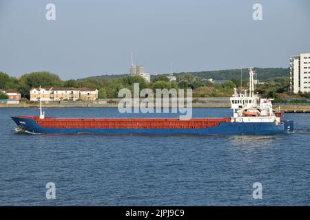 Das Frachtschiff ANMARE fährt die Themse entlang, nachdem es eine Ladung im Hafen von London gesammelt hat Stockfoto