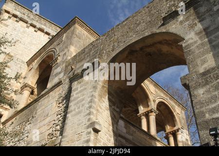 Carovigno, Italien. Außenansicht des Schlosses aus dem 14.. Jahrhundert (Il Castello Dentice di Frasso). Stockfoto