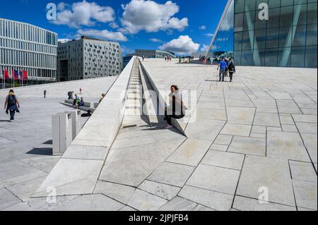 OSLO, NORWEGEN – 10. JULI 2022: Oslo Waterfront, National Opera House Stockfoto