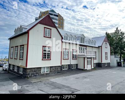 Reykjavik, Island - 1. Juli 2022 das Französische Krankenhaus, Lindargata 51, das 1902 von den Franzosen erbaut wurde, um französischen Seefahrern beim Fischfang vor der Küste des IC zu dienen Stockfoto