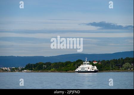 OSLO, NORWEGEN – 11. JULI 2022: Oslo-Fjord, umweltfreundlich, alle elektrischen Fähre auf dem Fjord Stockfoto