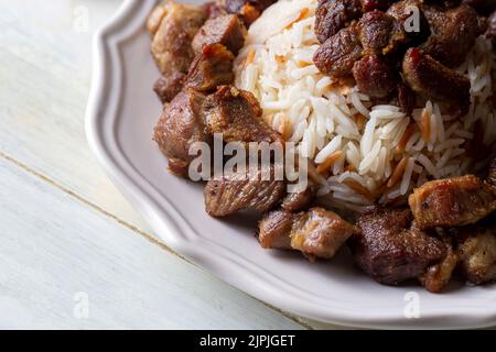 Türkisches Fleisch et kavurma mit Reis - pilav (türkischer Name; kurban kavurma, pilav ustu kavurma) Stockfoto