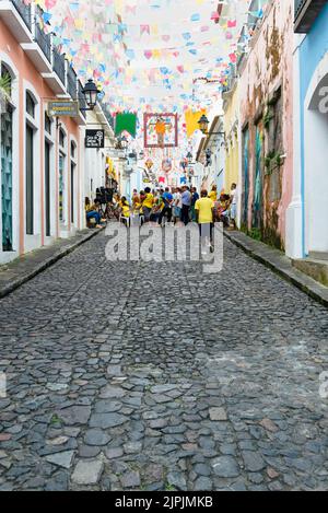 Fans Brasiliens werden vor dem Spiel zwischen Brasilien und Costa Rica für die Fußball-Welt 2018 in Pelourinhin gesehen Stockfoto