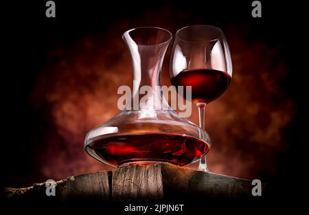 Karaffe, Weinglas, Rotwein, Karaffen, Glaswaren, Rotweine Stockfoto