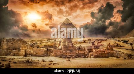 Pyramidenform, Sphinx, Pyramidenformen, Sphinxs Stockfoto