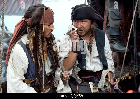 JOHNNY DEPP, Stephen Graham, PIRATEN DER KARIBISCHEN MEERE: On Stranger Tides, 2011 Stockfoto