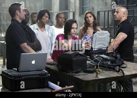 PAUL WALKER, Tyrese Gibson, SUNG KANG, LUDACRIS, Jordana Brewster, GAL GADOT, VIN DIESEL, FAST FÜNF, 2011 Stockfoto