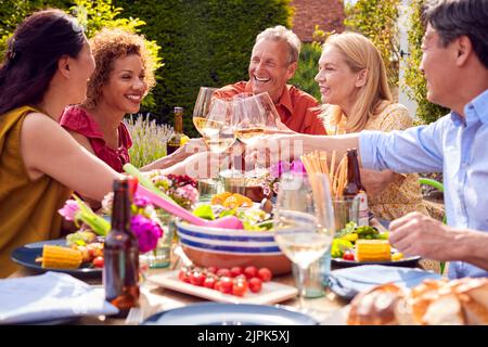 Sommer, Alkohol, Freunde, Toast, Cheers, Sommer, Alkohole, Freund, Toast, jubeln Stockfoto