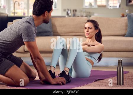 Paar, Training, Sit-ups, Sit-up, Personal Trainer, Paare, Workouts Stockfoto