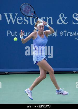 18. August 2022: Petra Kvitova (CZE) besiegte Ons Jabeur (Fra) 6-1, 4-6, 6-0, bei den Western & Southern Open, gespielt im Lindner Family Tennis Center in Cincinnati, Ohio/USA © Leslie Billman/Tennisclix/Cal Sport Media Stockfoto