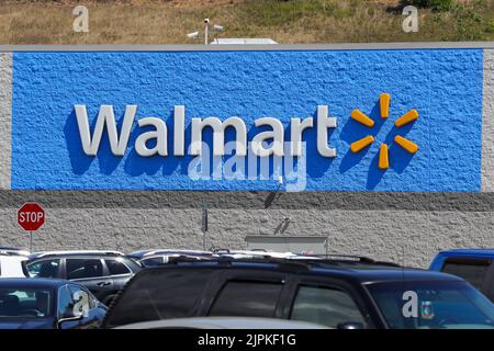 Bloomsburg, Usa. 18. August 2022. Das Walmart-Logo ist vor ihrem Geschäft in der Nähe von Bloomsburg zu sehen. Kredit: SOPA Images Limited/Alamy Live Nachrichten Stockfoto