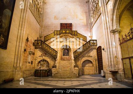 Detail der Treppe im Querschiff der Kathedrale. Stockfoto