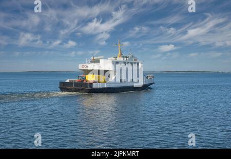 Fähre von Rügen nach Hiddensee auf Schaproder Bodden, Ostsee, Mecklenburg-Vorpommern, Deutschland Stockfoto