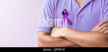 Violettes Band für Gewalt, Bauchspeicheldrüse, Ösophagus, Hodenkrebs, Alzheimer, Epilepsie, Lupus, Sarkoidose und Fibromyalgie. Awareness Month und W Stockfoto