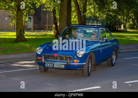 1974 70s, SEVENTIES MG B GT V8 3528cc Benzin britischer Roadster; Oldtimer auf der Lytham Hall Summer Classic Car & Motorcycle Show 13., einem Classic Vintage Collectible Transport Festival. Stockfoto