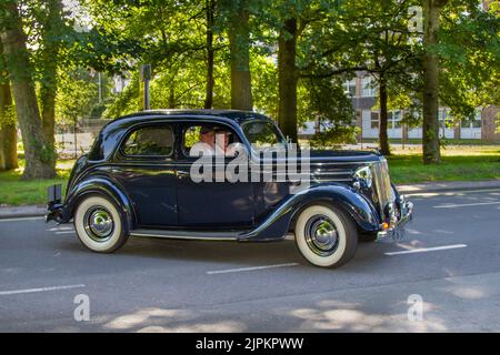 1950, 50s, 50er Ford Pilot V8 3622cc Performance Limousine; Oldtimer auf der Lytham Hall Summer Classic Car & Motorcycle Show 13., einem Classic Vintage Collectible Transport Festival. Stockfoto