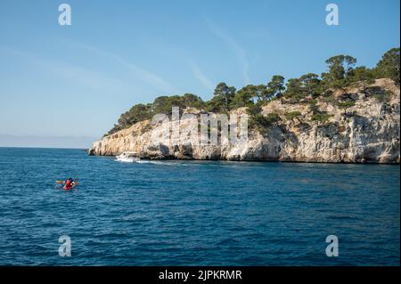 Calanque de Port-Miou in der Nähe von Cassis, Bootsausflug zum Nationalpark Calanques in der Provence, Sommerurlaub in Frankreich Stockfoto