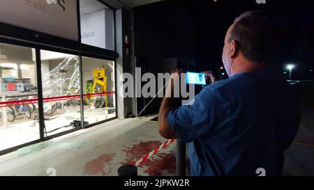 ARGOLIDA, GRIECHENLAND - ZWEI GELDAUTOMATEN SIND IN EINEM SUPERMARKT IN ARGOS GESPRENGT Stockfoto