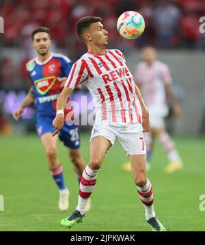 Köln, Deutschland. 08. August 2022. Conference League Qualification, erste Etappe, 1. FC Köln - Fehervar FC, kontrolliert den Ball. Quelle: Jürgen Schwarz/Alamy Live News Stockfoto