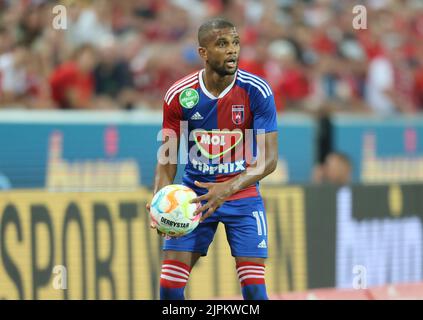 Köln, Deutschland. 08. August 2022. Conference League Qualification, erste Etappe, 1. FC Köln - Fehervar FC, Loic Nego (Fehervar) Credit: Jürgen Schwarz/Alamy Live News Stockfoto