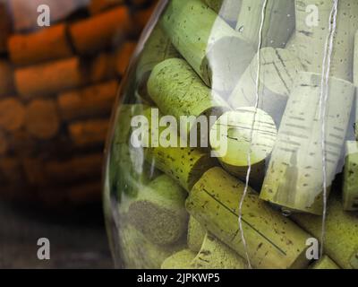 Viele Weinflasche Korken im Glas Detail Stockfoto