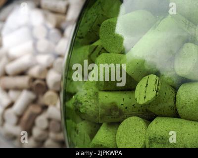 Viele Weinflasche Korken im Glas Detail Stockfoto