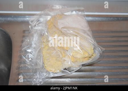 Schnitzel in einer Plastiktüte Stockfoto