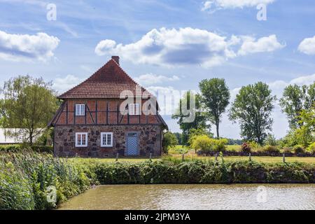 Bauernhof auf dem gut Wotersen Schloss in Roseburg Schleswig-Holstein in Deutschland als Filmset für einige deutsche Filme verwendet Stockfoto