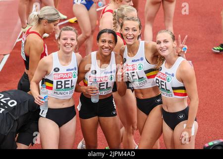 München, Deutschland. 19. August 2022. Belgische Raketen, die nach der 4x100-m-Staffelhitze 1 der Frauen am neunten Tag der Leichtathletik-Europameisterschaften in München 2022, Deutschland, am Freitag, 19. August 2022, abgebildet wurden. Die zweite Auflage der Europameisterschaften findet vom 11. Bis 22. August statt und umfasst neun Sportarten. BELGA FOTO BENOIT DOPPAGNE Kredit: Belga Nachrichtenagentur/Alamy Live News Stockfoto