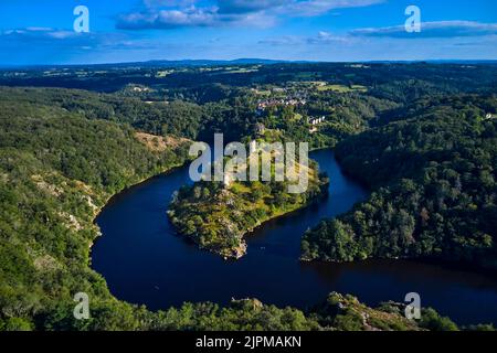 Frankreich, Creuse und Indre, Crozant, Ruinen der Burg Crozant, die Schleife der Creuse und die Verbindung mit den Sédelle im Herbst vom Fileuse-Felsen aus gesehen Stockfoto