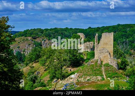 Frankreich, Creuse (23), Crozant, ruines du château de Crozant // Frankreich, Creuse (23), Crozant, Ruinen der Burg Crozant Stockfoto