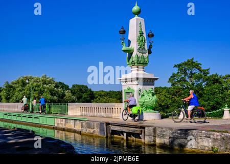 France, Loiret (45), Briare, Briare Kanalbrücke von Gustave Eiffel mit dem seitlichen Kanal zur Loire über der Loire gebaut Stockfoto