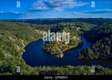 Frankreich, Creuse und Indre, Crozant, Ruinen der Burg Crozant, die Schleife der Creuse und die Verbindung mit den Sédelle im Herbst vom Fileuse-Felsen aus gesehen Stockfoto