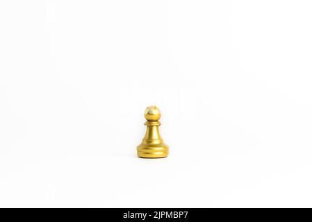 Schachspiel Gold isoliert auf weißem Hintergrund. Stockfoto
