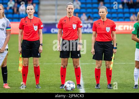 Hjorring, Dänemark. 18. August 2022. Schiedsrichter Katalin Sipos beim UEFA Women's Champions League Qualifikationsspiel zwischen Fortuna Hjorring und Eintracht Frankfurt im Hjorring Stadion in Hjorring. (Foto: Gonzales Photo/Alamy Live News Stockfoto