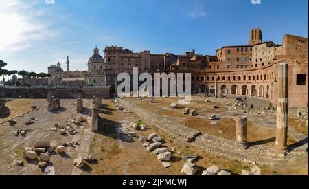 Panorama der alten Trajan-Märkte, auch Mercati di Traiano genannt, in der Nähe des Kolosseums Stockfoto