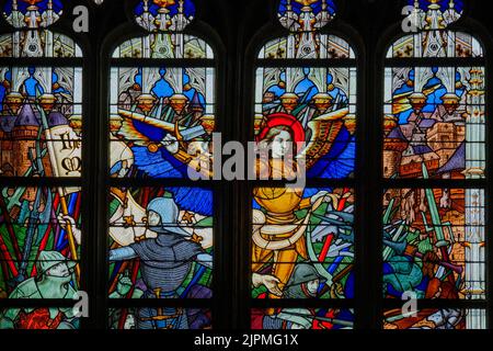 Frankreich, Loiret, Orleans, Sainte-Croix Cathedral, Jeanne d ' Arc-Glasmalerei-Fenster Stockfoto