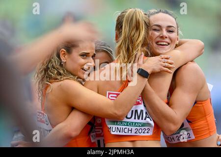 MÜNCHEN, DEUTSCHLAND - AUGUST 19: Andrea Bouma aus den Niederlanden, Lieke Klaver aus den Niederlanden, Lisanne de Witte aus den Niederlanden und Laura de Witte aus den Niederlanden bei der Europameisterschaft München 2022 im Olympiastadion am 19. August 2022 in München (Foto: Andy Astfalck/BSR Agency) Stockfoto