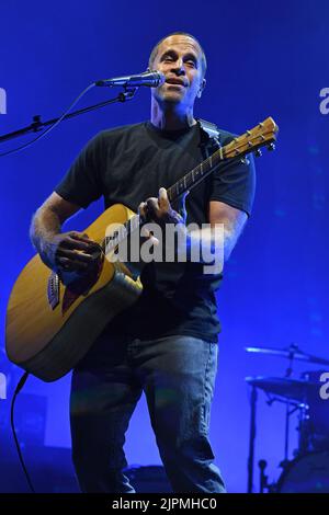 West Palm Beach, FL, USA. 18. August 2022. Jack Johnson tritt während der Meet the Moonlight 2022 Tour im iTHINK Financial Amphitheatre am 18. August 2022 in West Palm Beach Florida auf. Kredit: Mpi04/Media Punch/Alamy Live Nachrichten Stockfoto