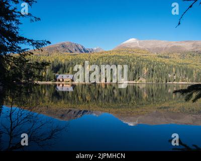 Bergsee Prebersee in den österreichischen Alpen während der Mittagspause Stockfoto