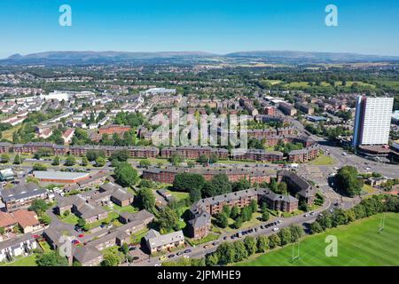 Luftdrohnenaufnahme von Nordwesten von Glasgow von Anniesland Stockfoto
