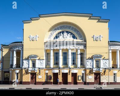 Jaroslawl, Russland - 11. August 2022: Das nach F Volkov benannte Staatliche akademische Schauspieltheater Russlands ist das älteste Theatertheater in Russland in Jaroslawl Stockfoto