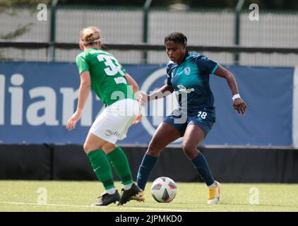 Vinovo, Italien. 18. August 2022. Princella Adubea vom fc qiryat während des Spiels Tallin FC Flora und FC qiryat der ersten Qualifikationsrunde der UEFA Womenâ&#x80;&#X99;s Champions League am 18. August 2022 auf dem Juventus Training Ground, Turin, Italien. Foto Nderim Kaceli Kredit: Unabhängige Fotoagentur/Alamy Live Nachrichten Stockfoto