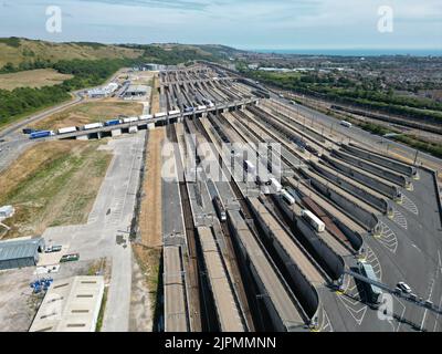 Eurotunnel Folkestone Terminal Kanaltunnel UK Drohne Luftaufnahme Stockfoto