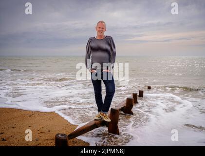 Nur für redaktionelle Verwendung - Norman Cook fotografiert in seinem Haus am Meer in Hove, East Sussex, Großbritannien. März 2022. Bild von Jim Holden Stockfoto