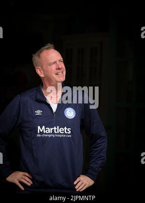 Nur für redaktionelle Verwendung - Norman Cook trägt sein auserwähltes Martlets Fußballtrikot. Fotografiert in seinem Haus am Meer in Hove, East Sussex, Großbritannien. März 2022. Bild von Jim Holden Stockfoto