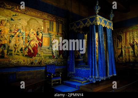 Frankreich, Loiret (45), Loire-Tal, das von der UNESCO zum Weltkulturerbe erklärt wurde, Sully-sur-Loire, Schloss Sully-sur-Loire, 14.-18. Jahrhunderte, Schlafzimmer des Königs Stockfoto