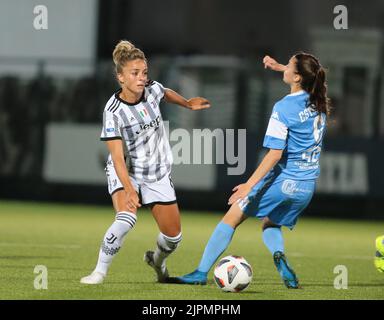 Vinovo, Italien. 18. August 2022. Martina Rosuci von Juventus Women beim Fußballspiel Juventus Women and Racing FC Union der ersten Qualifikationsrunde der UEFA Womenâ&#x80;&#X99;s Champions League am 18. August 2022 auf dem Juventus Training Ground, Turin, Italien. Foto Nderim Kaceli Kredit: Unabhängige Fotoagentur/Alamy Live Nachrichten Stockfoto