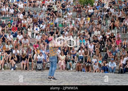 Kleinkünstler am Rondell im Mauerpark Berlin, Zuschauer, Amphihoater, Bühne, Prenzlauer Berg, Pankow, Berlin , Stockfoto