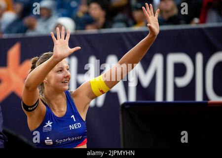 München, Deutschland. 19. August 2022. München, Deutschland, August 19. 2022: Katja Stam (1 Niederlande) während des Beach-Volleyball-Viertelfinalspiels zwischen der Schweiz und den Niederlanden auf dem Königsplatz bei den Münchner Europameisterschaften 2022 in München (Liam Asman/SPP) Quelle: SPP Sport Pressefoto. /Alamy Live News Stockfoto